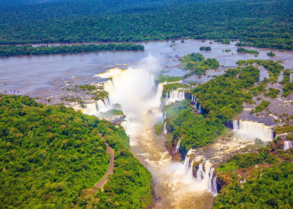Iguazu River Falls in Brazil, by Kavram