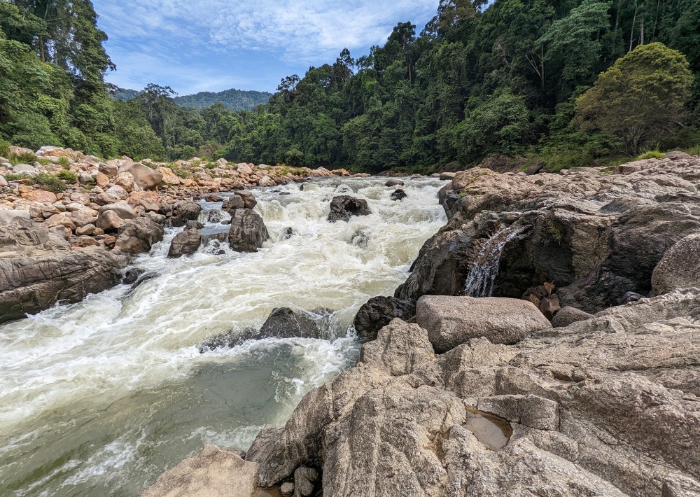 The rapids of the Jeram Perahu waters, by Amir Isqandar/Panthera