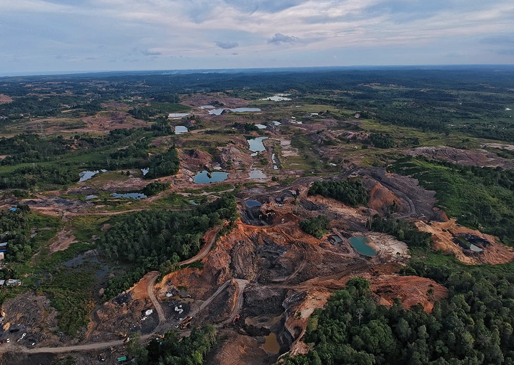 Deforestation in East Kalimantan Borneo for coal mines, by Luka Szeman Photo